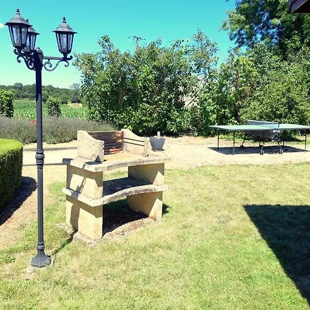 Дом отдыха Chalet 4 Pers Pres Du Zoo La Fleche, Ping-pong, Petanque, Barbecue, Pergola *
