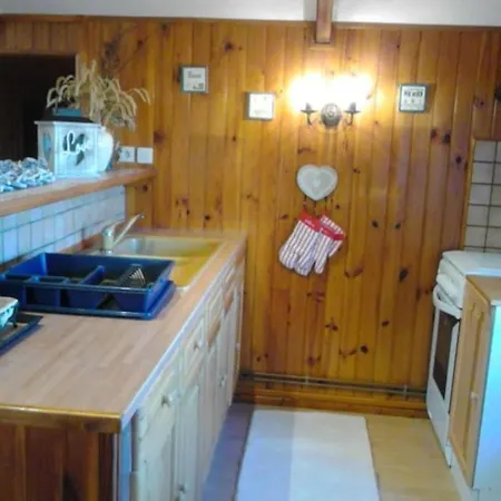 Дом отдыха Chalet 4 Pers Pres Du Zoo La Fleche, Ping-pong, Petanque, Barbecue, Pergola